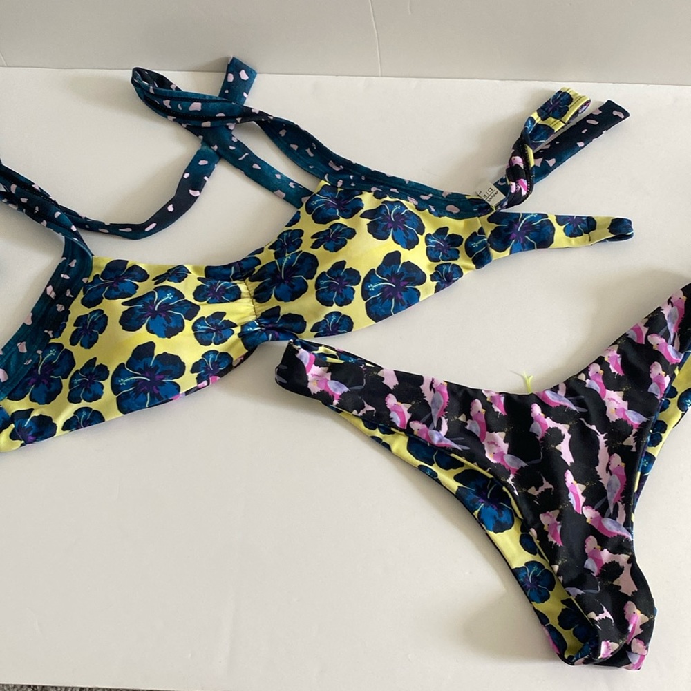 Moana bikini crested confetti